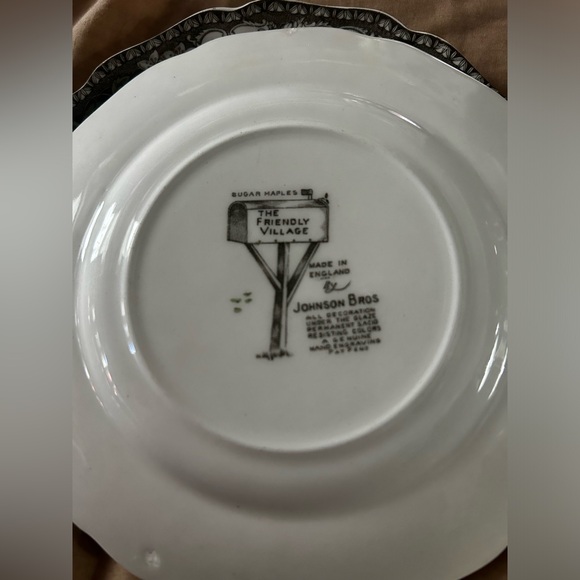 4 Johnson Brothers Friendly Village Bread Plates - Picture 2 of 3